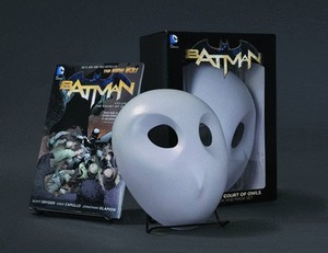 [Batman (series 2) Vol. 1: The Court of Owls (SC, book & mask set)]