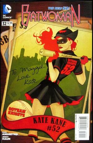[Batwoman 32 (variant Bombshells cover - Ant Lucia)]