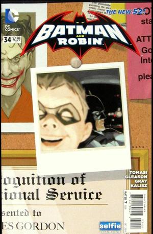 [Batman and Robin (series 2) 34 (variant Selfie variant - Phil Noto)]