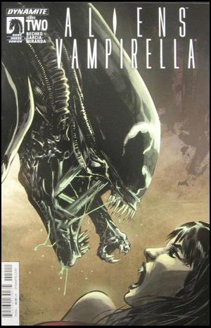 [Aliens / Vampirella #2 (Cover A - Main)]