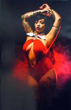 [Vampirella (series 8) #6 (Retailer Incentive Cover - Cosplay Virgin)]