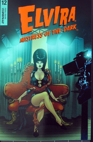 [Elvira Mistress of the Dark (series 2) #12 (Bonus FOC Variant Cover - Roberto Castro)]