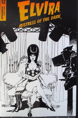 [Elvira Mistress of the Dark (series 2) #12 (Bonus FOC Incentive B&W Cover - Roberto Castro)]