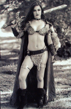 [Red Sonja: The Superpowers #3 (Premium FOC B&W Virgin Cosplay Cover)]