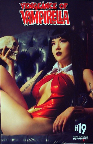 [Vengeance of Vampirella (series 2) #19 (Cover D - Cosplay)]