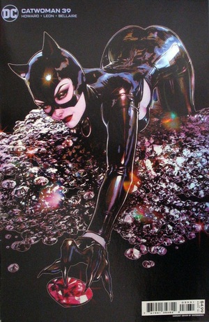 [Catwoman (series 5) 39 (1st printing, variant cardstock cover - Sozomaika)]
