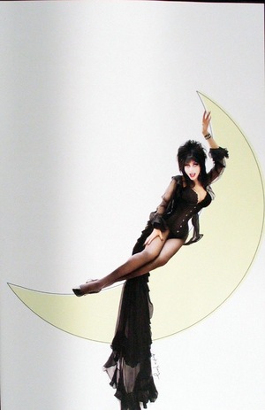 [Elvira in Horrorland #3 (Cover K - Photo Full Art Incentive)]