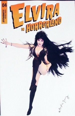 [Elvira in Horrorland #4 (Cover D - Photo)]