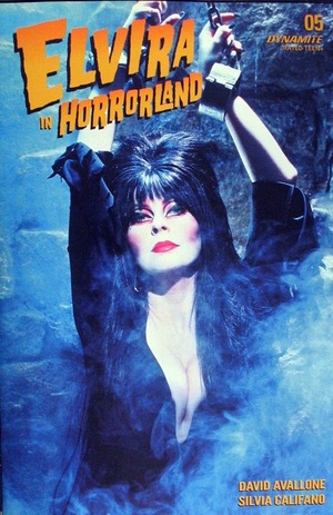 [Elvira in Horrorland #5 (Cover D - Photo)]
