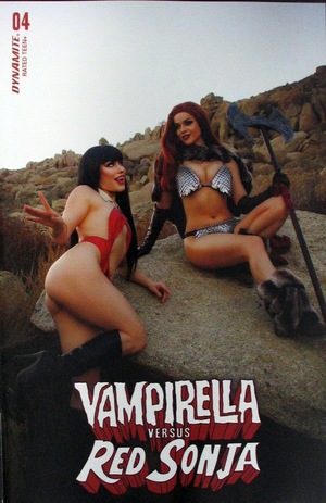 [Vampirella Versus Red Sonja #4 (Cover E - Cosplay)]