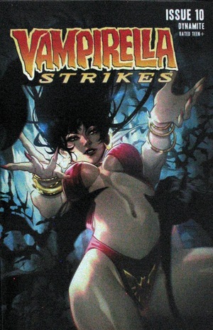 [Vampirella Strikes (series 3) #10 (Cover B - Stephen Segovia)]