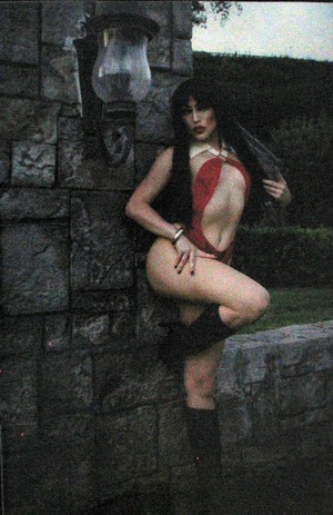 [Vampirella Strikes (series 3) #10 (Cover G - Cosplay Full Art Incentive)]