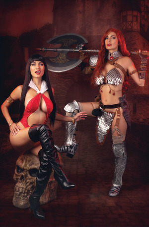 [Giant-Sized Savage Tales #1 (Cover G - Red Sonja and Vampirella Full Art Cosplay Incentive)]